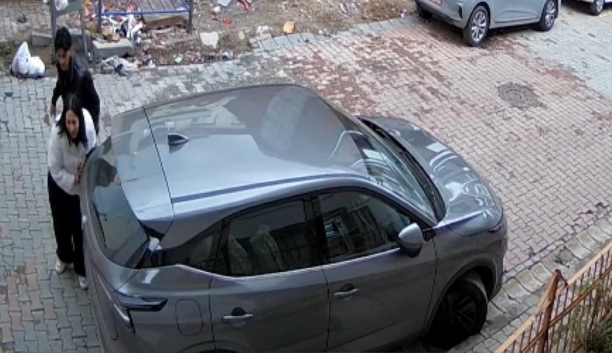 İstanbul - Kağıthane’de eşini sokak ortasında silah çeki