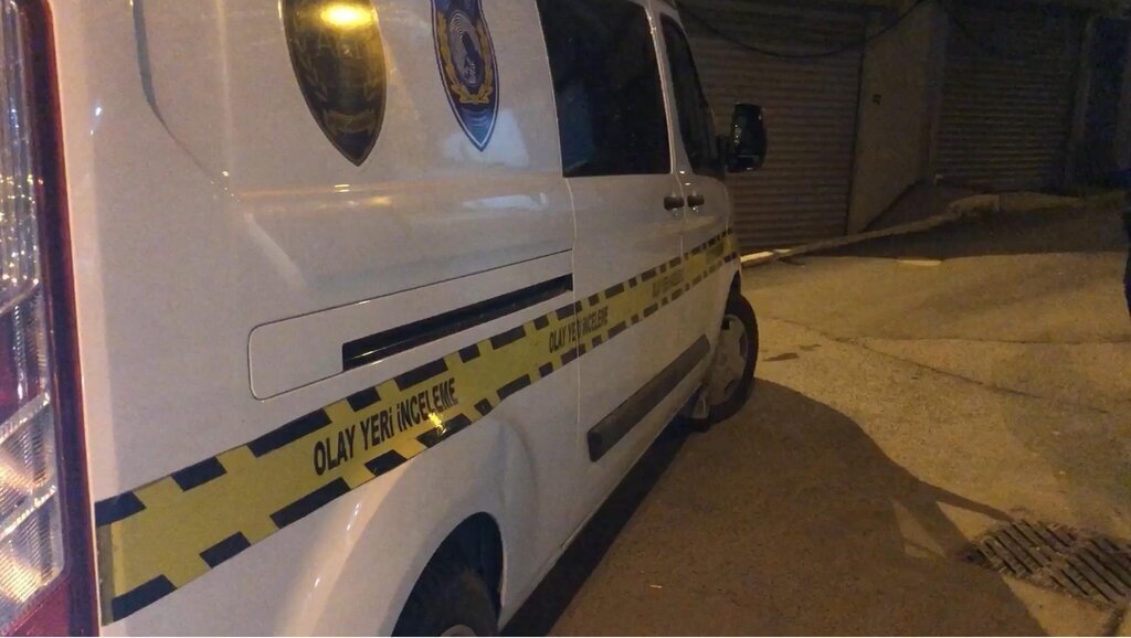 ISTANBUL SEVGILISININ BOGAZINA BICAK DA 425834 125618