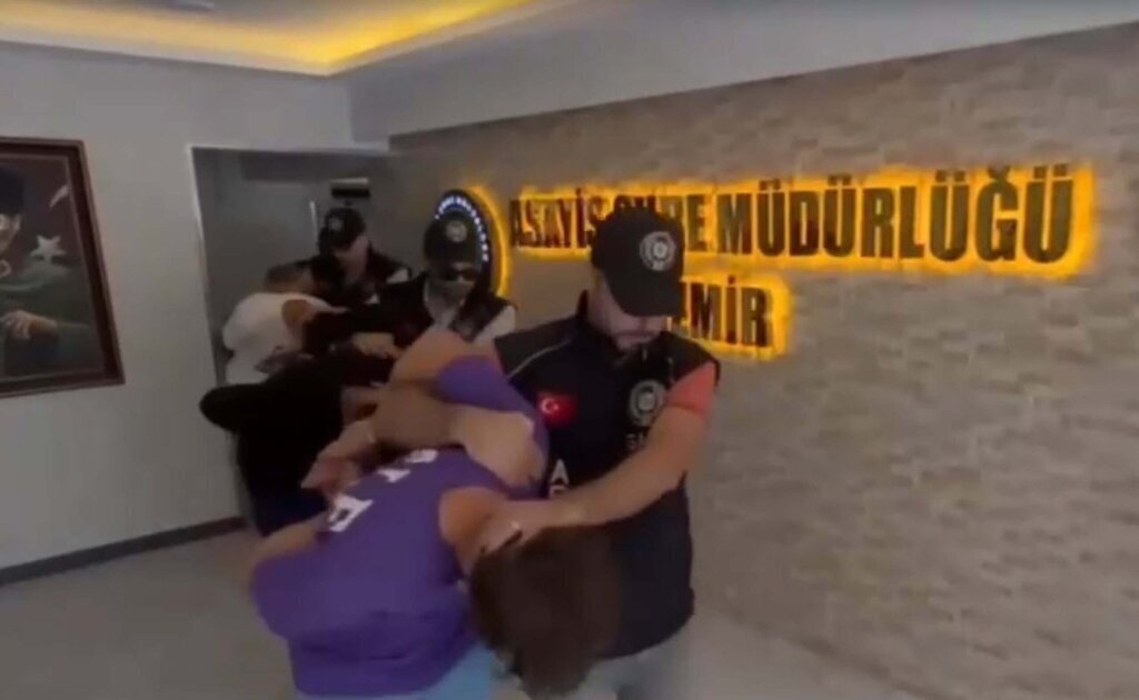 IZMIRDE CAKARLI OTOMOBILLERLE GASP YAP 367920 101632 scaled