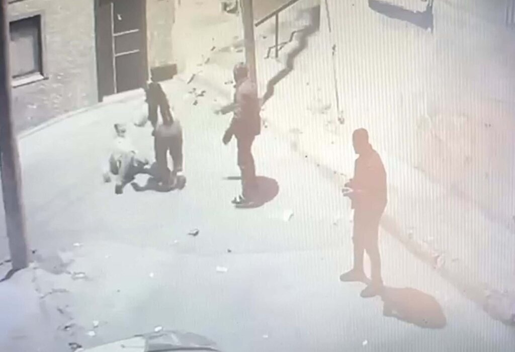 IZMIRDE SOKAKTAKI ARBEDEDE UVEY KIZI TA 400635 118107 scaled