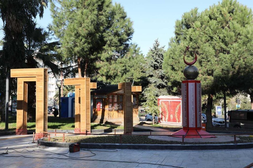 Ilkadim Belediyesi Ugur Mumcu Parkini Bastan Asagi Yeniledi