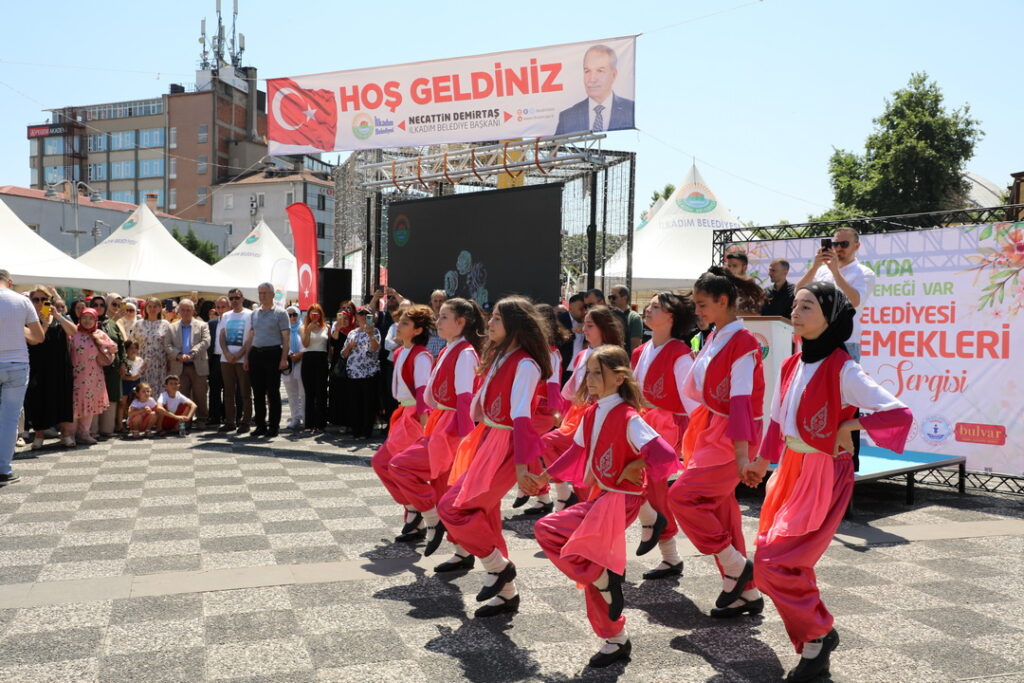 İlkadım’da Yıl sonu sergisi kapılarını açtı