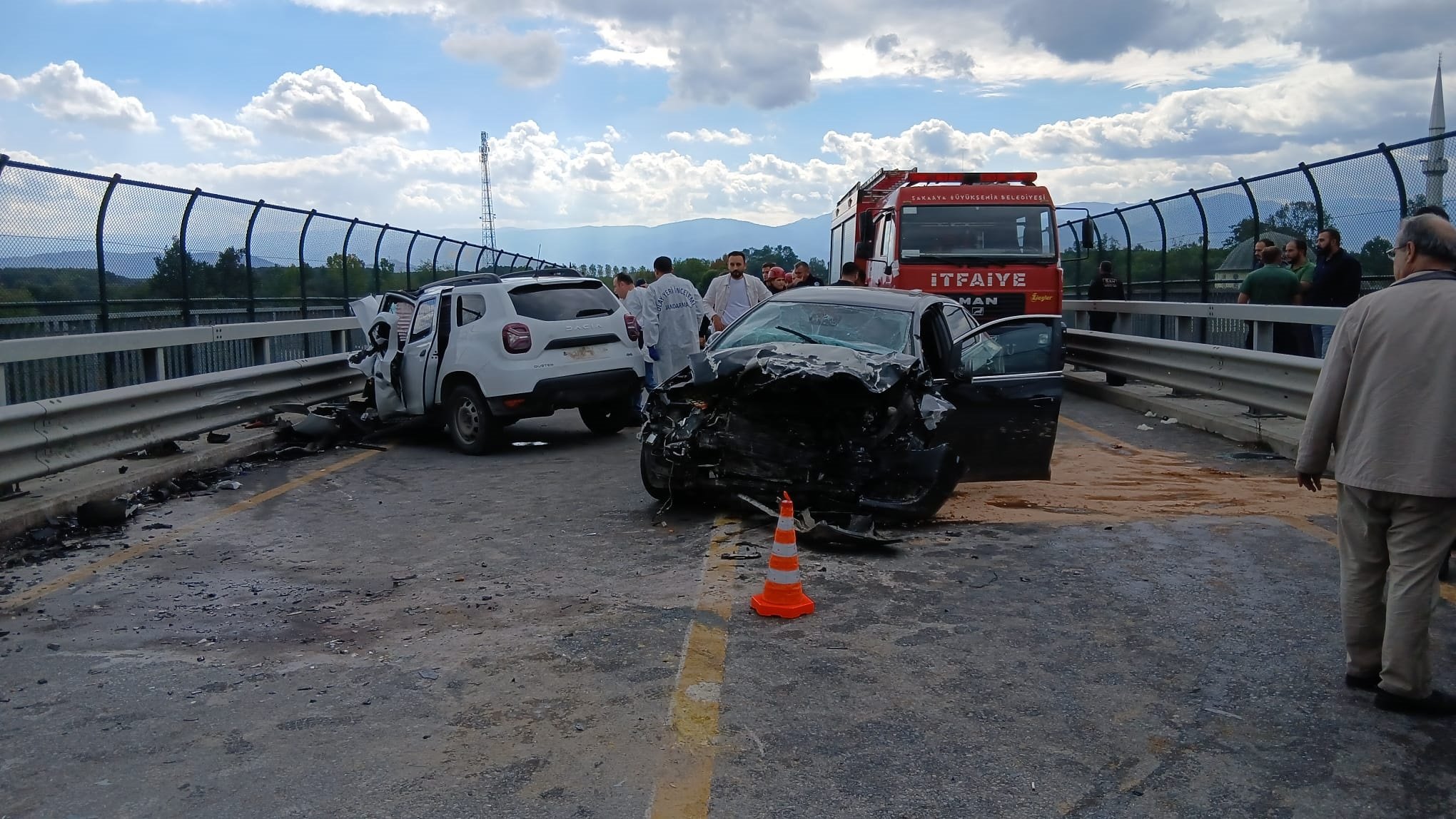 Jandarma aracı otomobille çarpıştı: 2 şehit