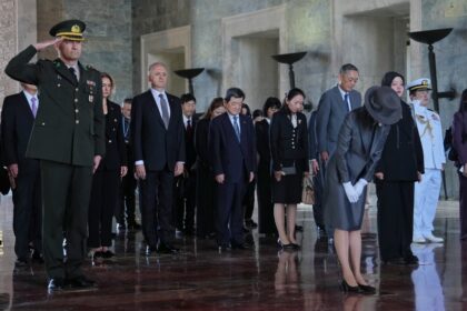 JAPONYA PRENSESI AKIKO MIKASA ANITKABIR 917004 272481