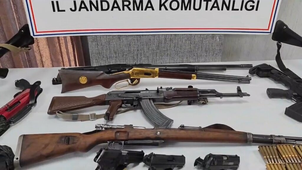 KACAK SILAHLAR ASMA TAVANDAN CIKTI 386817 107230