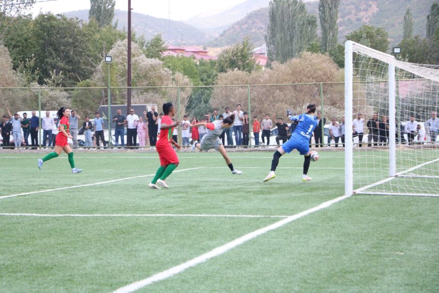 KADIN FUTBOL MACINDA TARAFTAR KAVGASI 3 924840 274735