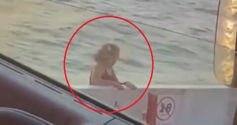 KADIN YOLCUNUN FERIBOTTAN ATLADIGI ANLAR 884049 262643 e1756365340497