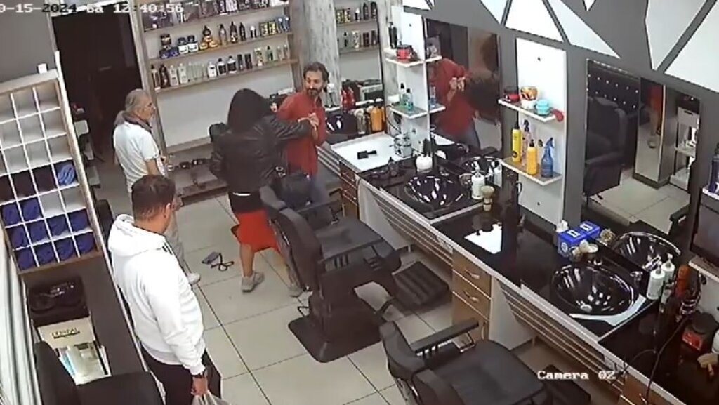 KADININ ESKI ESINI DARBETMESI KAMERADA 379145 105023