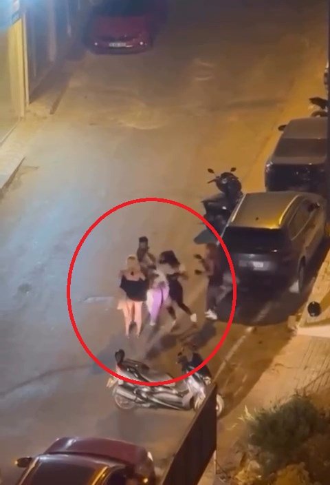 KADINLARIN SOKAK ORTASINDA KAVGASI KAMER 898899 267079