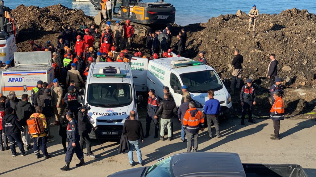 Karadeniz’deki heyelanda 4 cansız bedene ulaşıldı