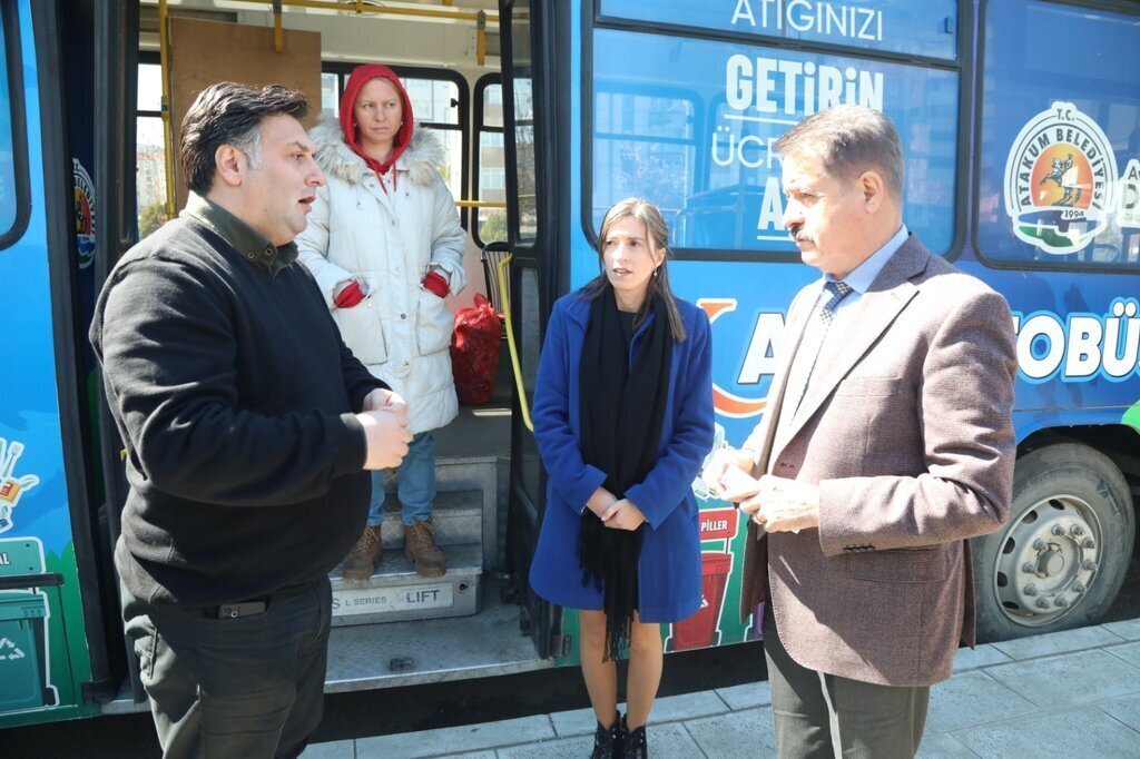 KATIK OTOBUSU ATAKUMDA DAYANISMA TASIYOR 12
