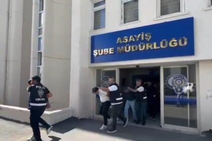 KENDILERINI POLIS VE SAVCI OLARAK TANITI 925297 274864