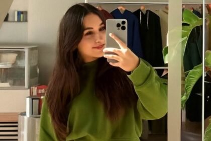 KENDISI ILE KONUSMAK ISTEMEYEN SULTANI 1061360 3150012