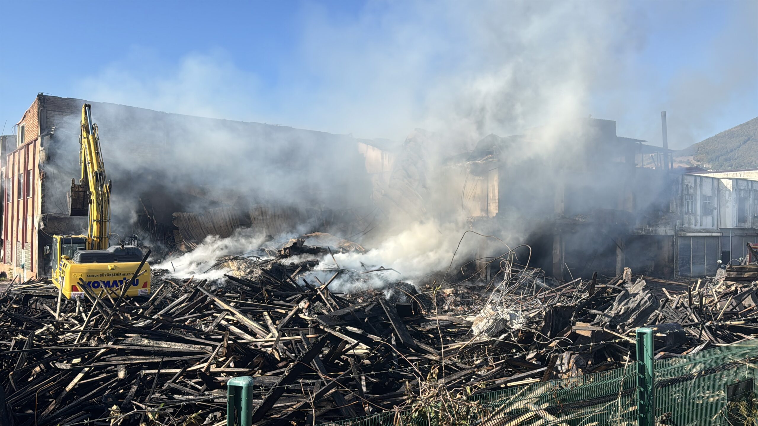 Kereste fabrikası yangınının nedeni araştırılıyor