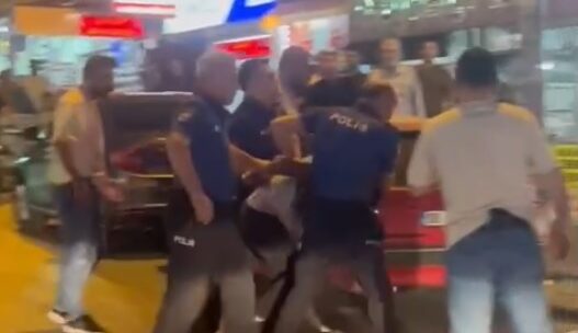 KESICI ALETLE AMBULANSA SALDIRAN SUPHELI 884742 262884 e1756376950838