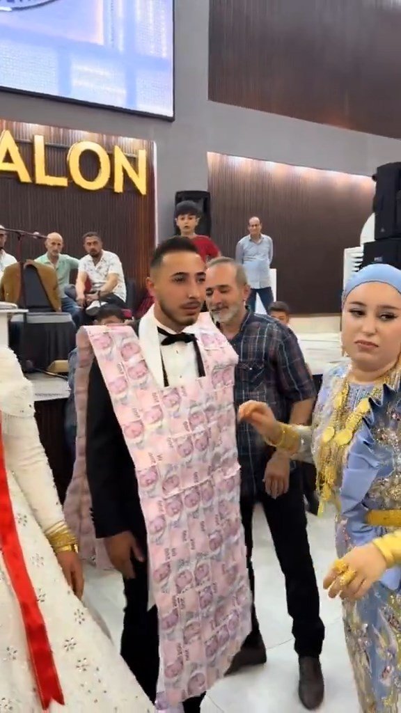 KIZILTEPEDE DUGUNDE DAMADA 200 TLLIK B 913094 271287