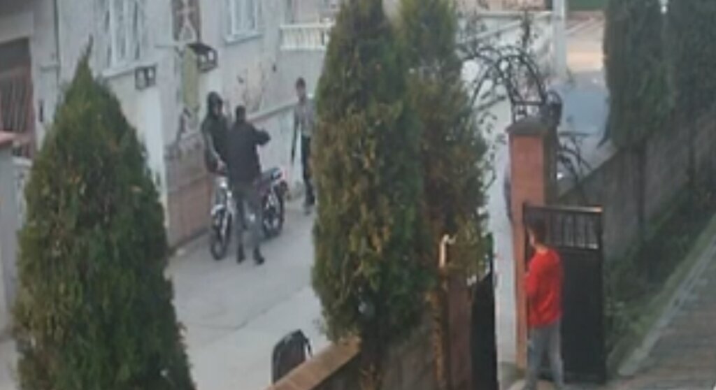 KIZLARA KURUSIKI TABANCAYLA ATES ACAN 2 543987 161241