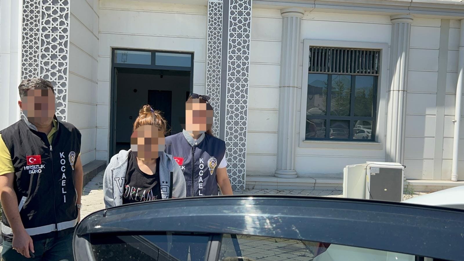 KOCAELIDE 3 EVDEN 500 BIN TL DEGERINDE 875889 260199