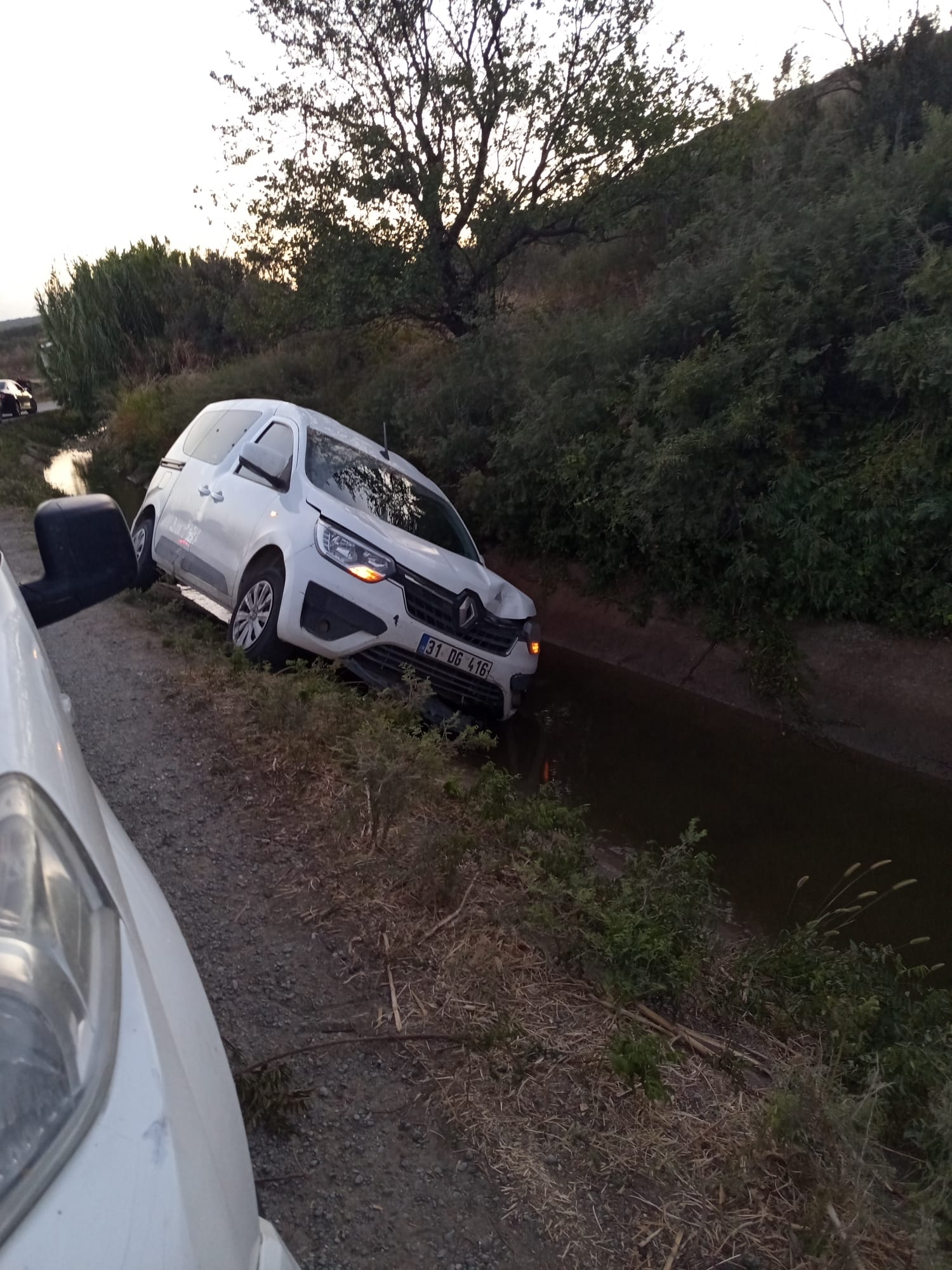 KOYUN SURUSUNE CARPIP SU KANALINA DUSEN 902347 268102