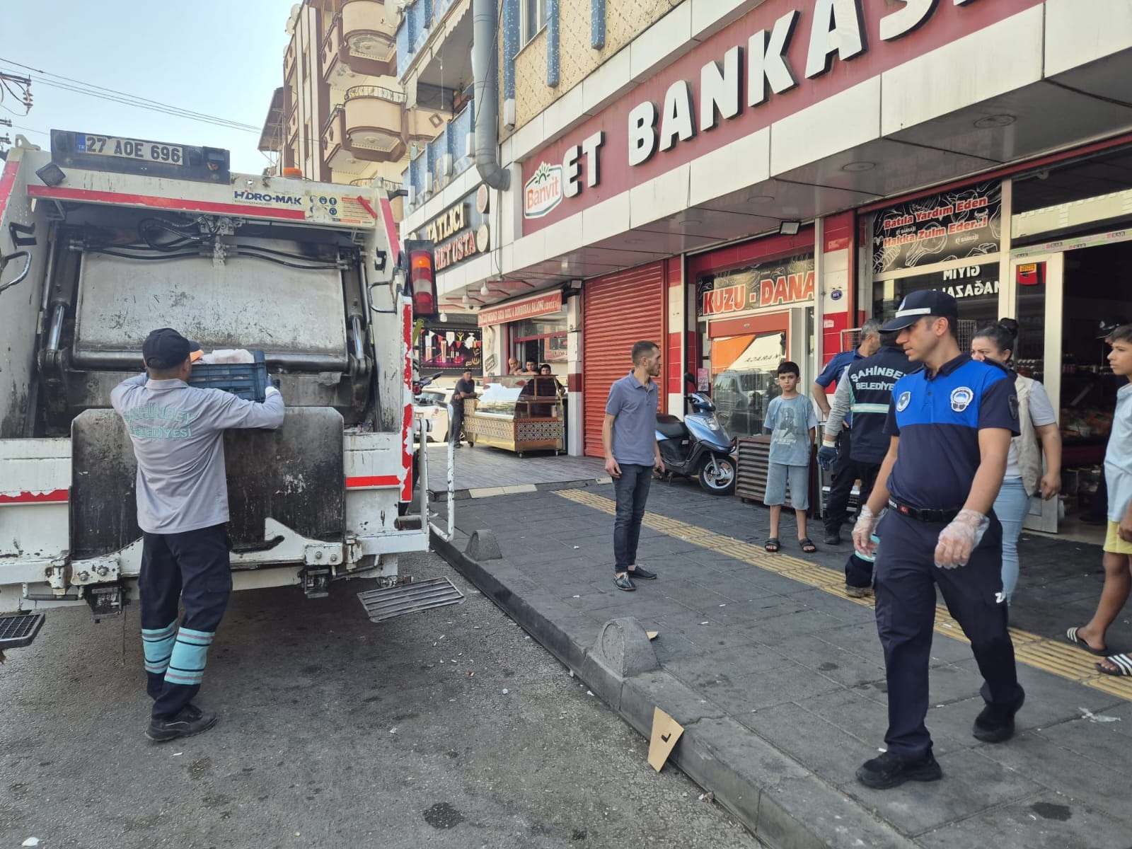 KURULAN DUZENEKLE BOZUK ETLERIN KIYMAYA 896583 266353