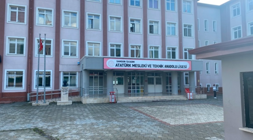 Samsun’da suç kaydı bulunan öğrenci, başka bir öğrenciyi iki bacağından bıçakladı