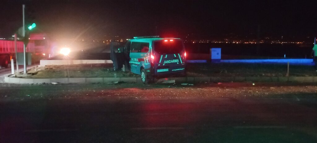 MALATYADA ASKERI ARAC ILE OTOMOBIL CARP 414067 115070 scaled