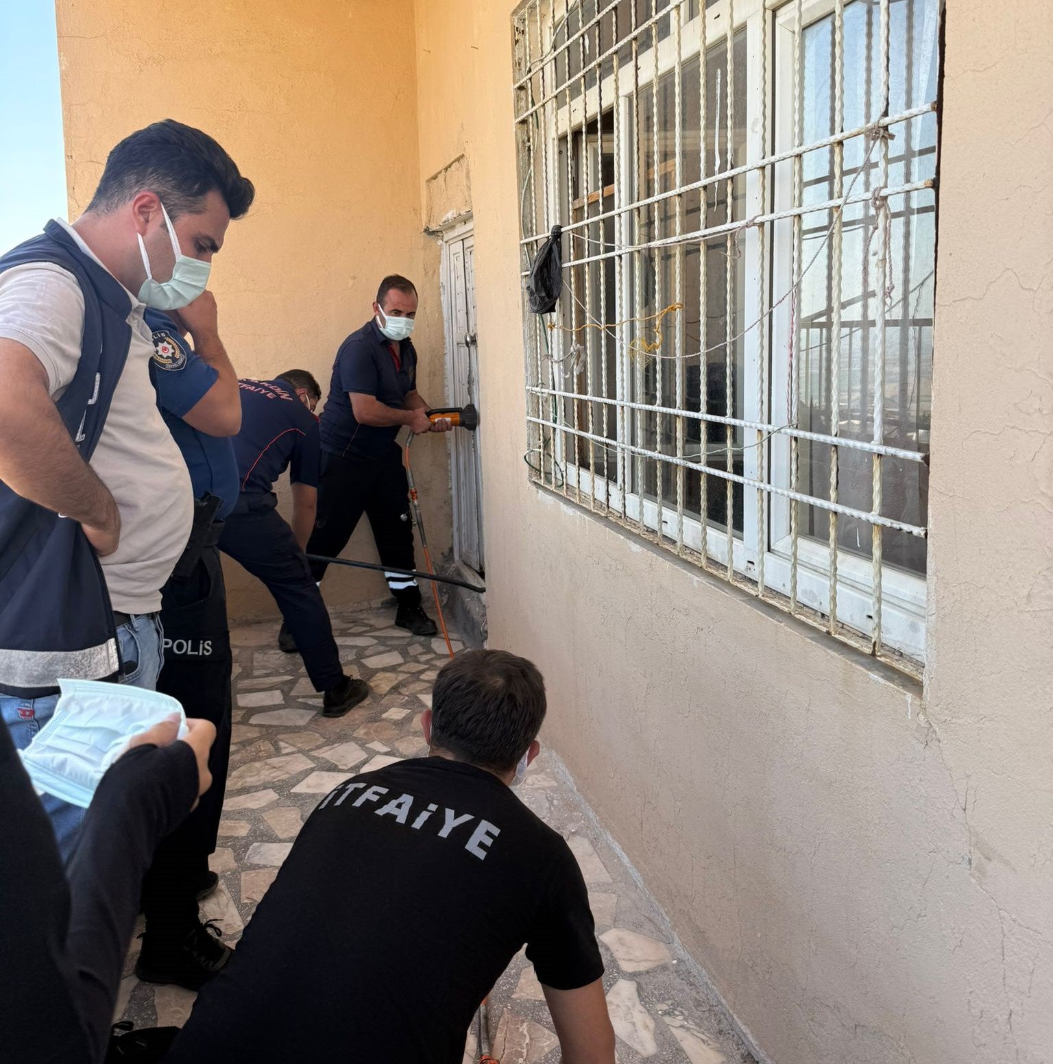 MARDINDE 2 KIZ KARDES EVLERINDE OLU BUL 875489 260073