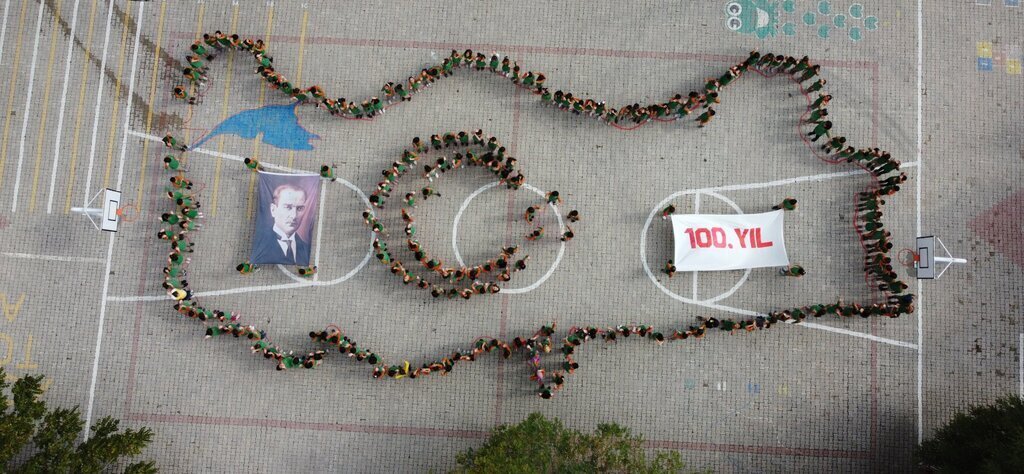 MEB CUMHURYYETYN 100. YAYINI OZEL ETKYNLYKLERLE KUTLUYOR