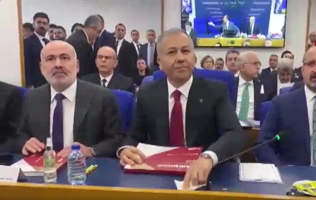 MECLISTE BAKAN YERLIKAYAYA KAYYIM TE 429259 126658