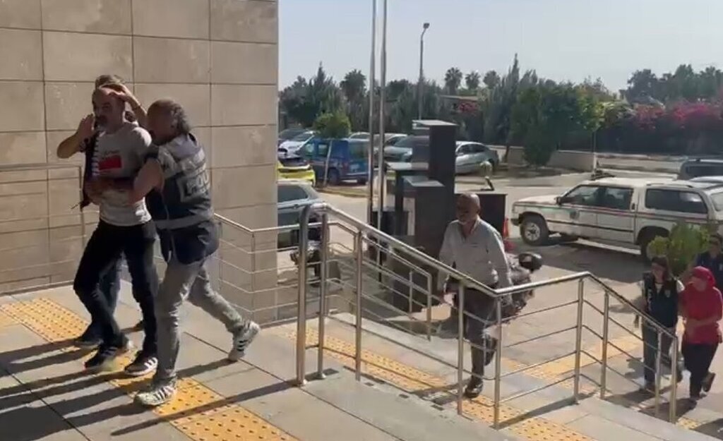 MERSIN MUHTARIN EVINI VE ARACINI KURSUNL 376433 104252