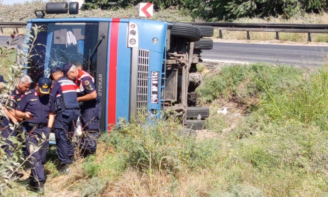 Mersin'de cezaevi ring aracı devrildi: 5'i mahkum 12 yaralı /V