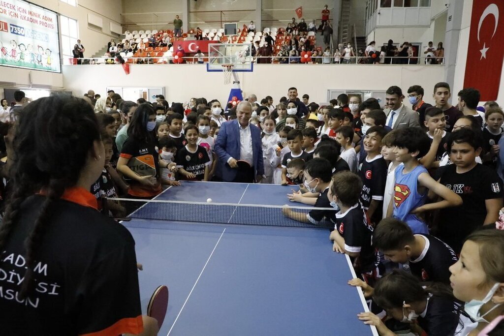 METE ADANIR SPOR KOMPLEKSI GELECEGE SPORCU ORDUSU YETISTIRIYOR