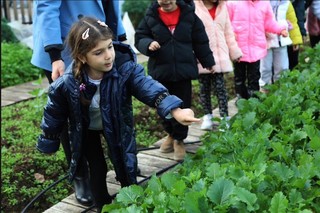 MINIK OGRENCILERDEN ATA TOHUM MERKEZINE ZIYERET 13
