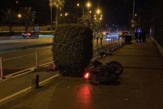 MOTOSIKLET YOLUN KARSISINA GECMEK ISTEYE 997567 295959