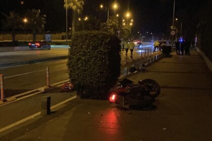 MOTOSIKLET YOLUN KARSISINA GECMEK ISTEYE 997567 295959