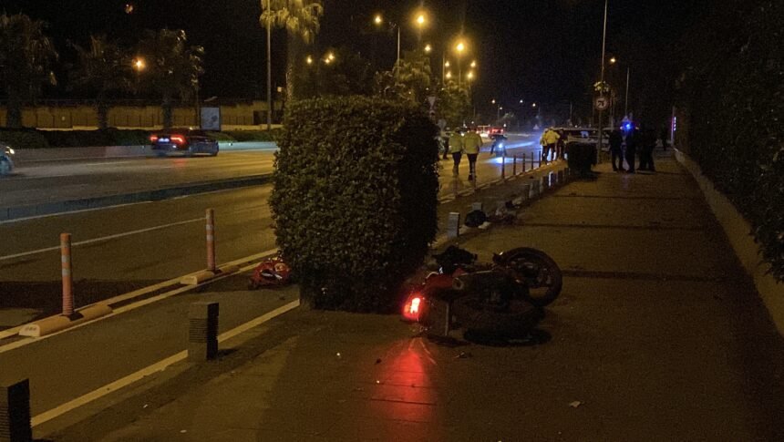 MOTOSIKLET YOLUN KARSISINA GECMEK ISTEYE 997567 295959