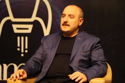 MUSTAFA VARANK TURKIYENIN SU ANDA YASA 1005622 298375