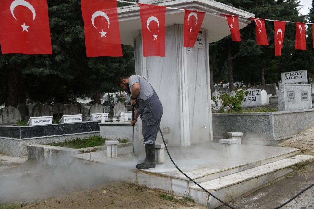 Samsun’da Mezarlıklara Bayram Temizliği Yapıldı