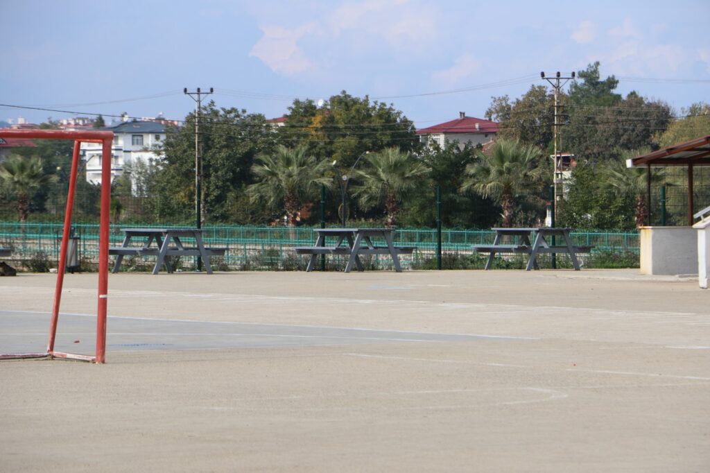 Samsun’da öğrenciler otururken banka yorgun mermi isabet etti