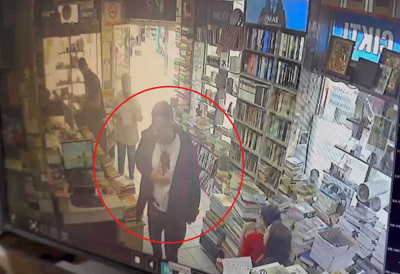 Oğul, kuzenini öldürmekten, baba da azmettirmekten hakim kar.