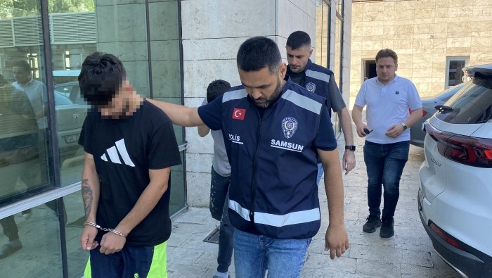 OKULUN CAMINDAN GIRIP PARA CALDILAR 4 G 819881 242830