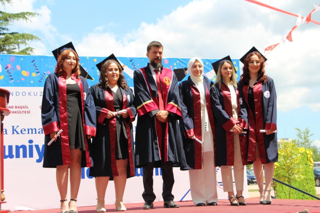 OMÜ Ali Fuad Başgil Hukuk Fakültesinde Mezuniyet Heyecanı