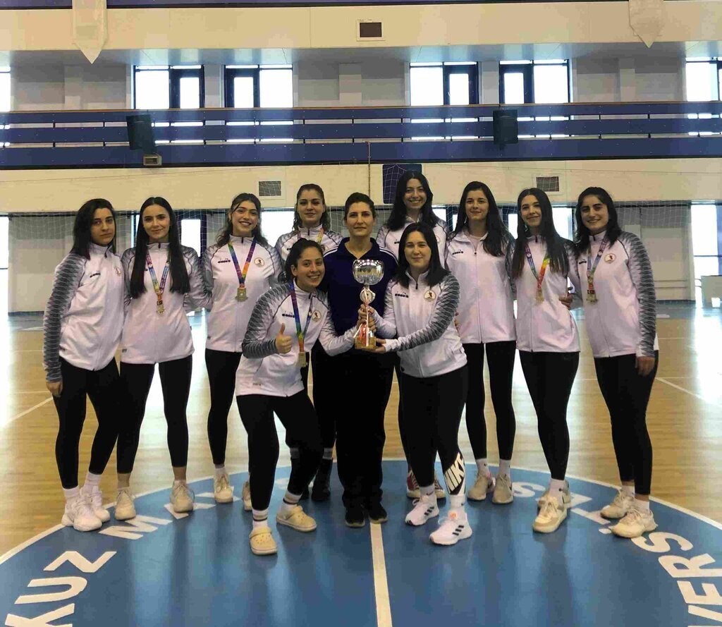 OMU Kadin ve Erkek Voleybol Takimlari Basarilariyla Gurur Kaynagi Oldu scaled