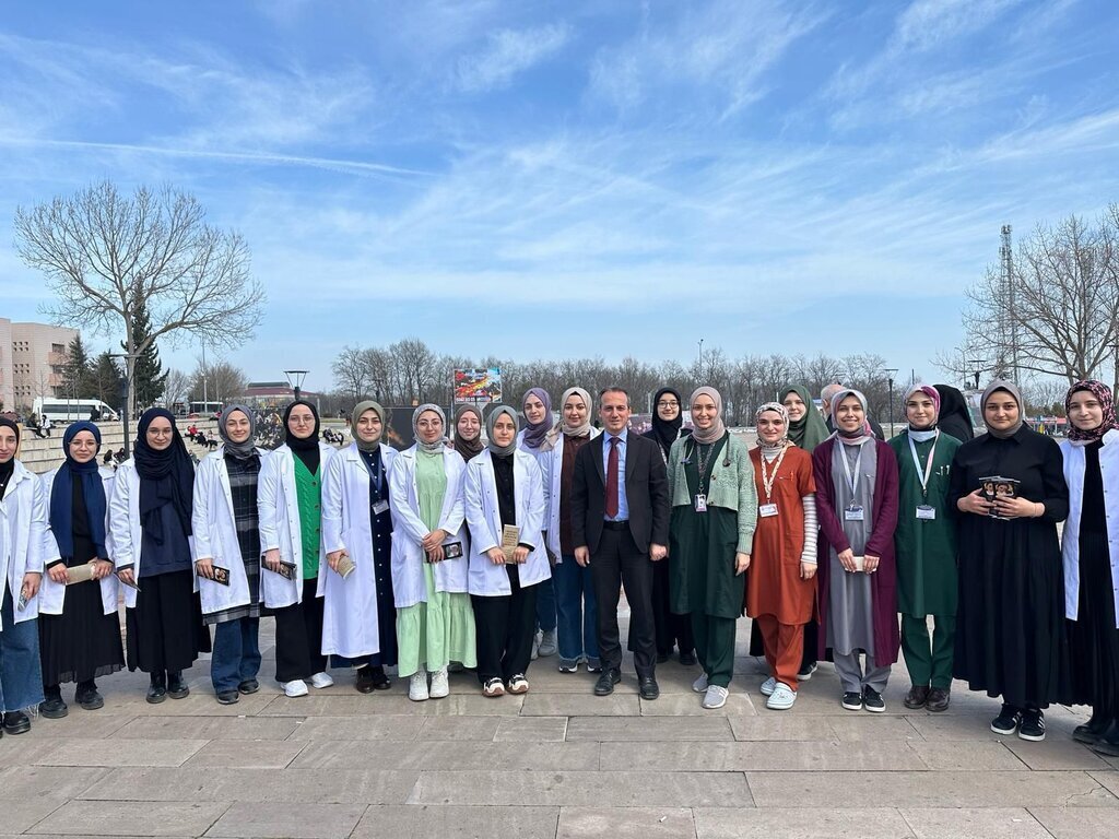 OMUde Insanliga Beyaz Cagri Adli Fotograf Sergisi Duzenlendi