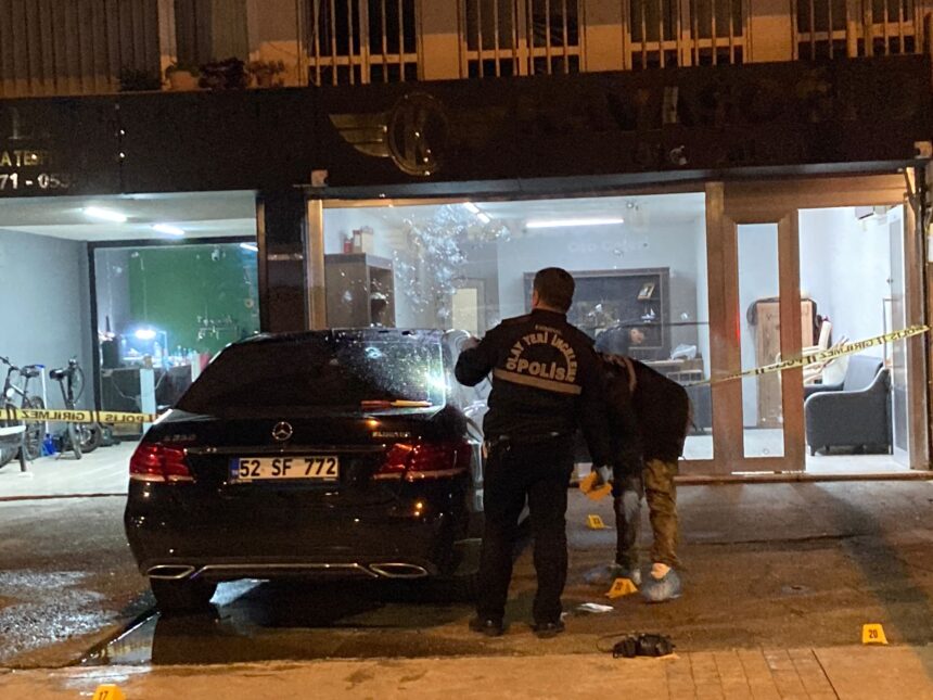 ORDUDA OTO GALERI DUKKANINA SILAHLI SAL 966779 287147