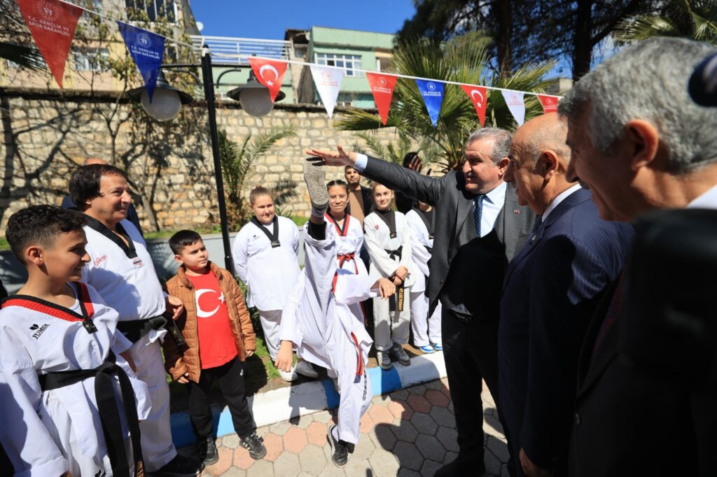 Bakan’dan Ailelere Çağrı; çocuklarınızı spor ve gençlik tesislerine getirin