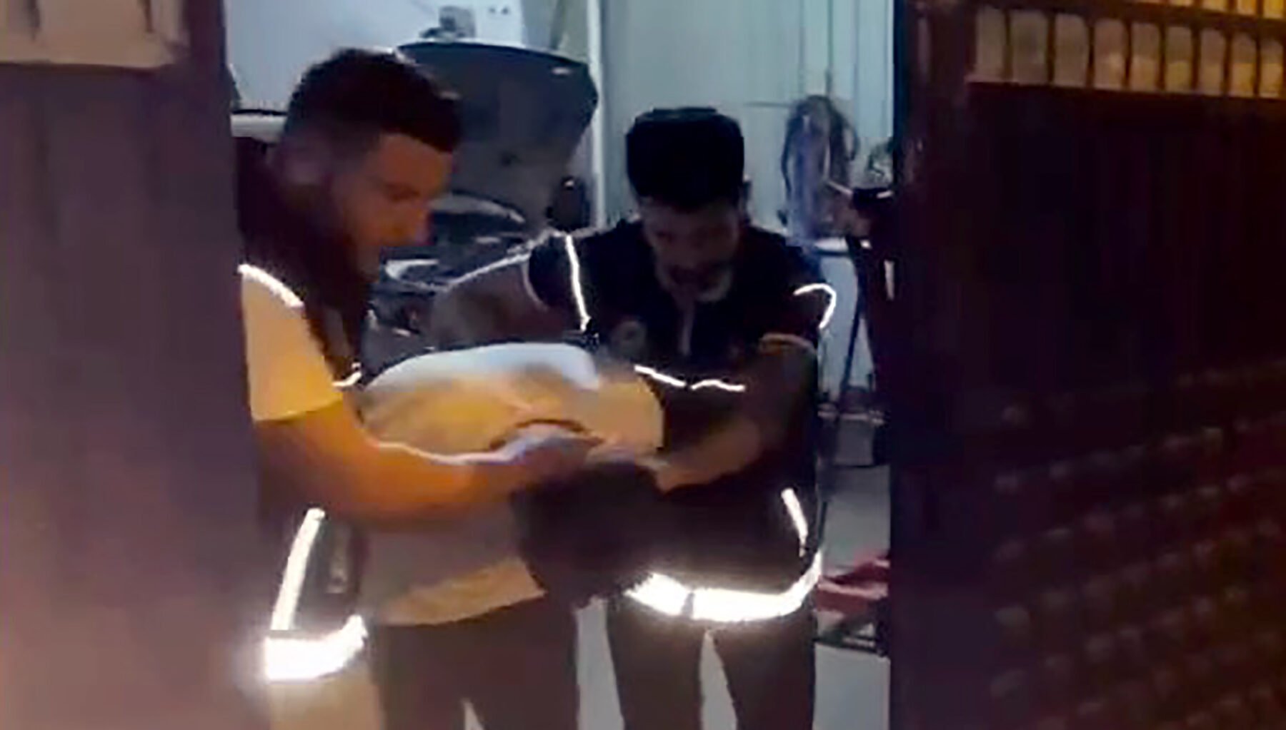 OTO TAMIRCIDEKI OKUL CANTASINDAN UYUSTUR 896011 266162 e1756974674668