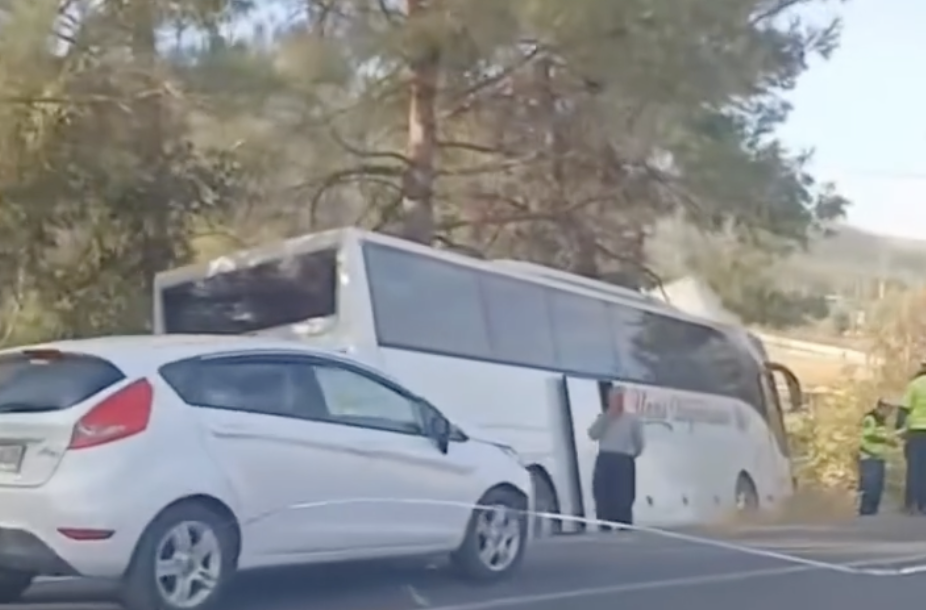 OTOBUSLE-CARPISAN-OTOMOBILDEKI-AYNI-AILE_939670_279024