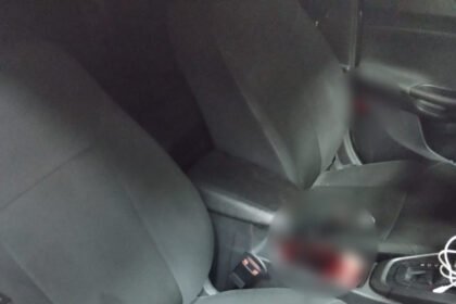 OTOMOBIL ICINDE TARTISTIGI ARKADASINI BI 982179 291620