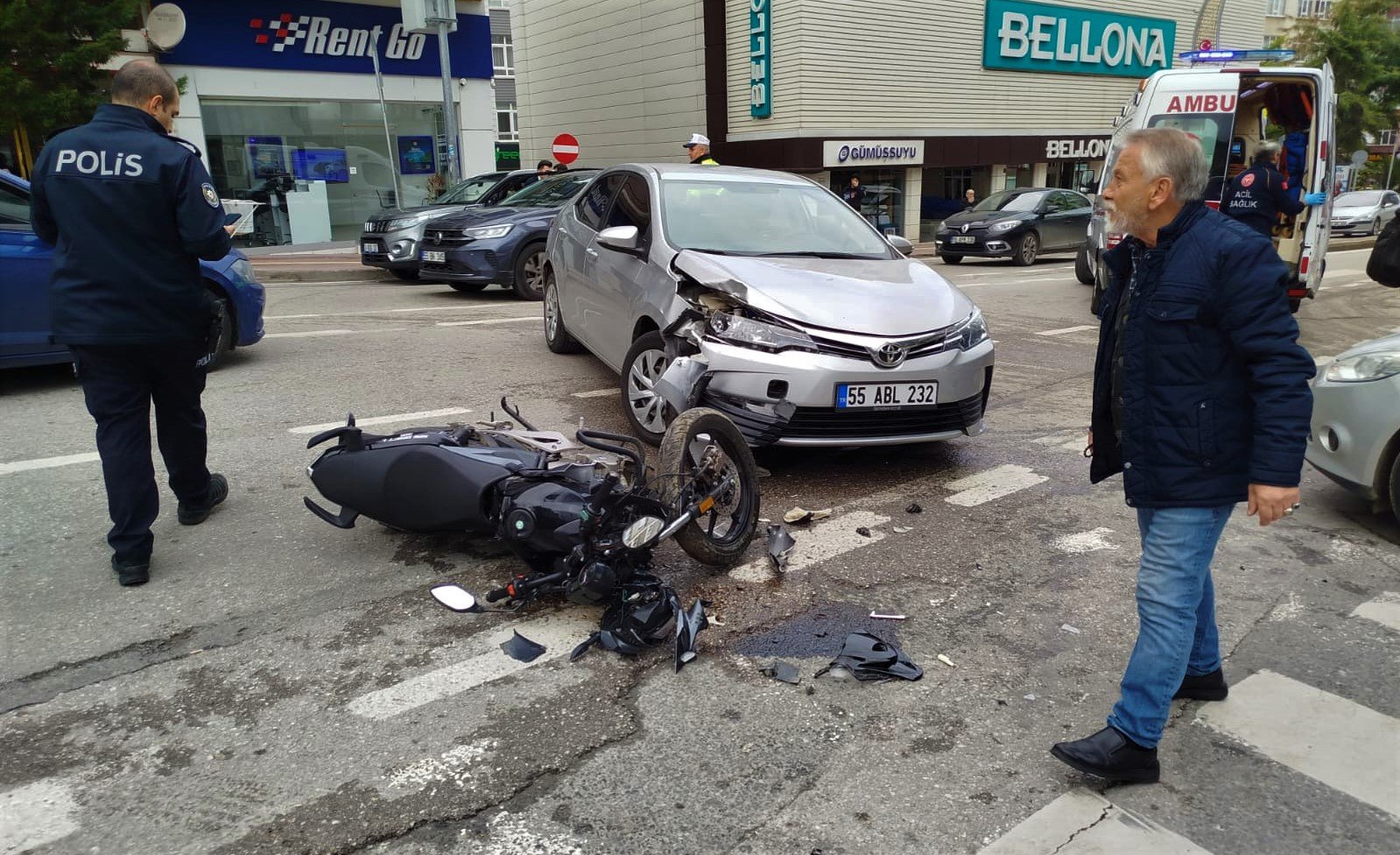 Otomobil ile motosiklet çarpıştı; 1 yaralı